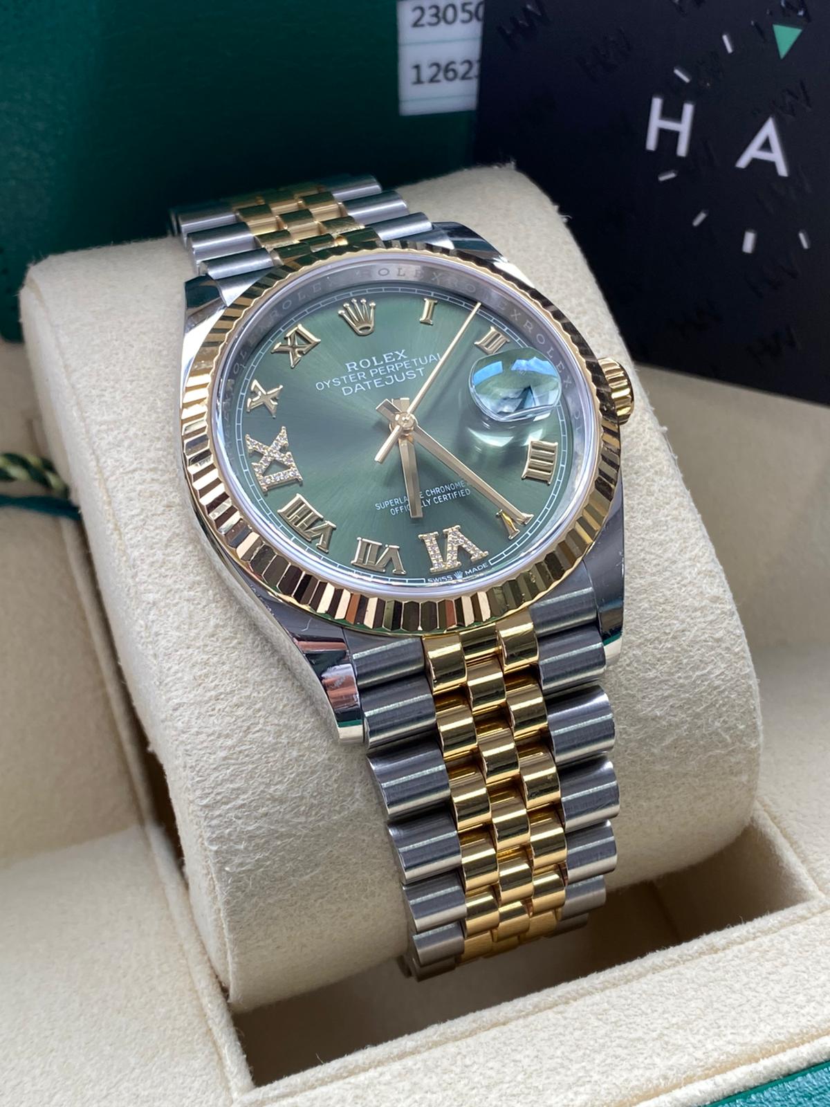 white gold fluted bezel