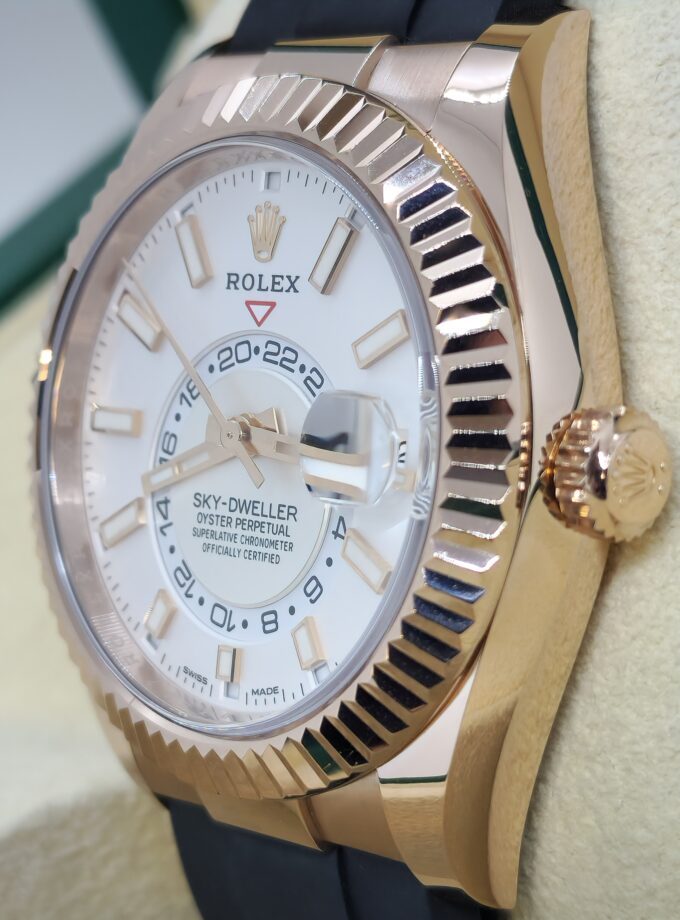 Rolex Sky-Dweller 326235
