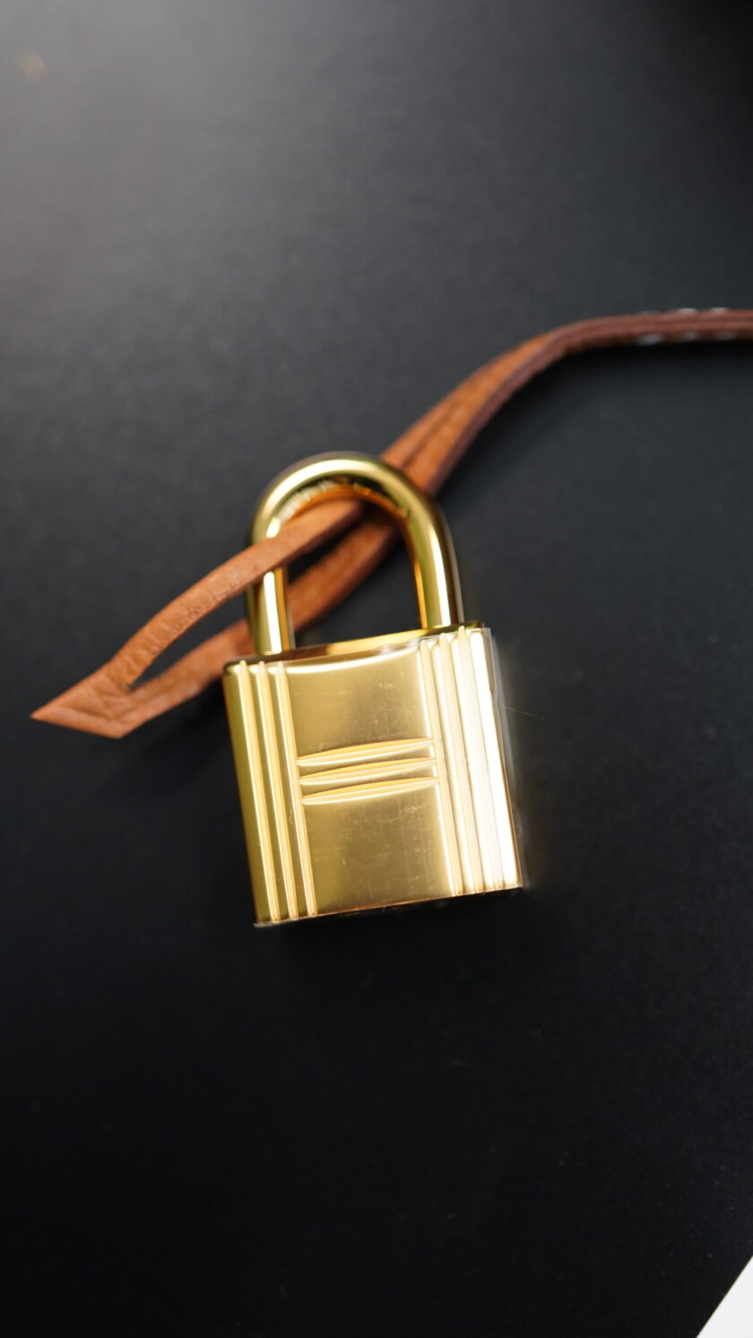 Hermès Kelly KELLY 32 WITH GOLD HARDWARE - Image 5