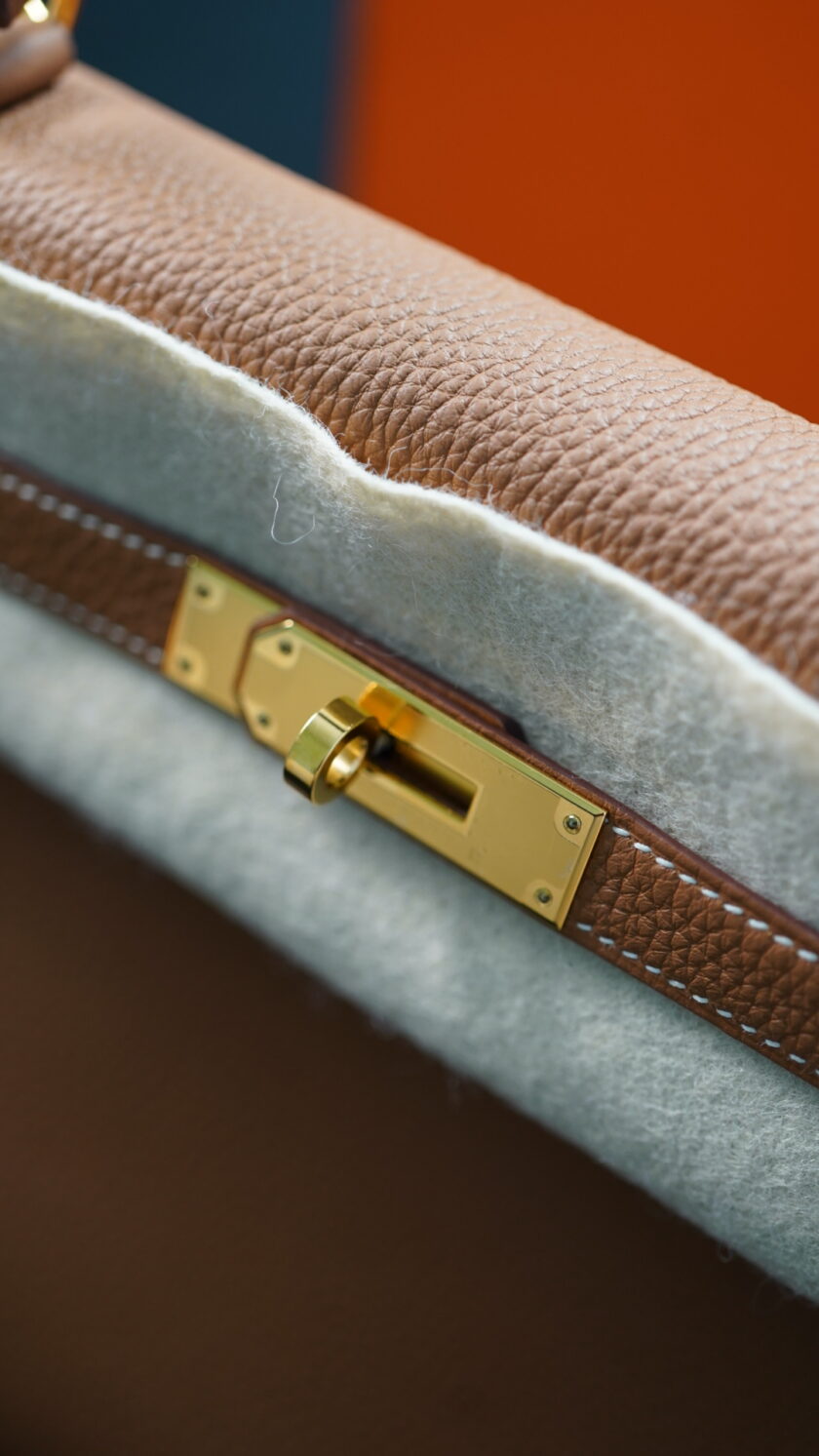 Hermès Kelly KELLY 32 WITH GOLD HARDWARE - Image 9
