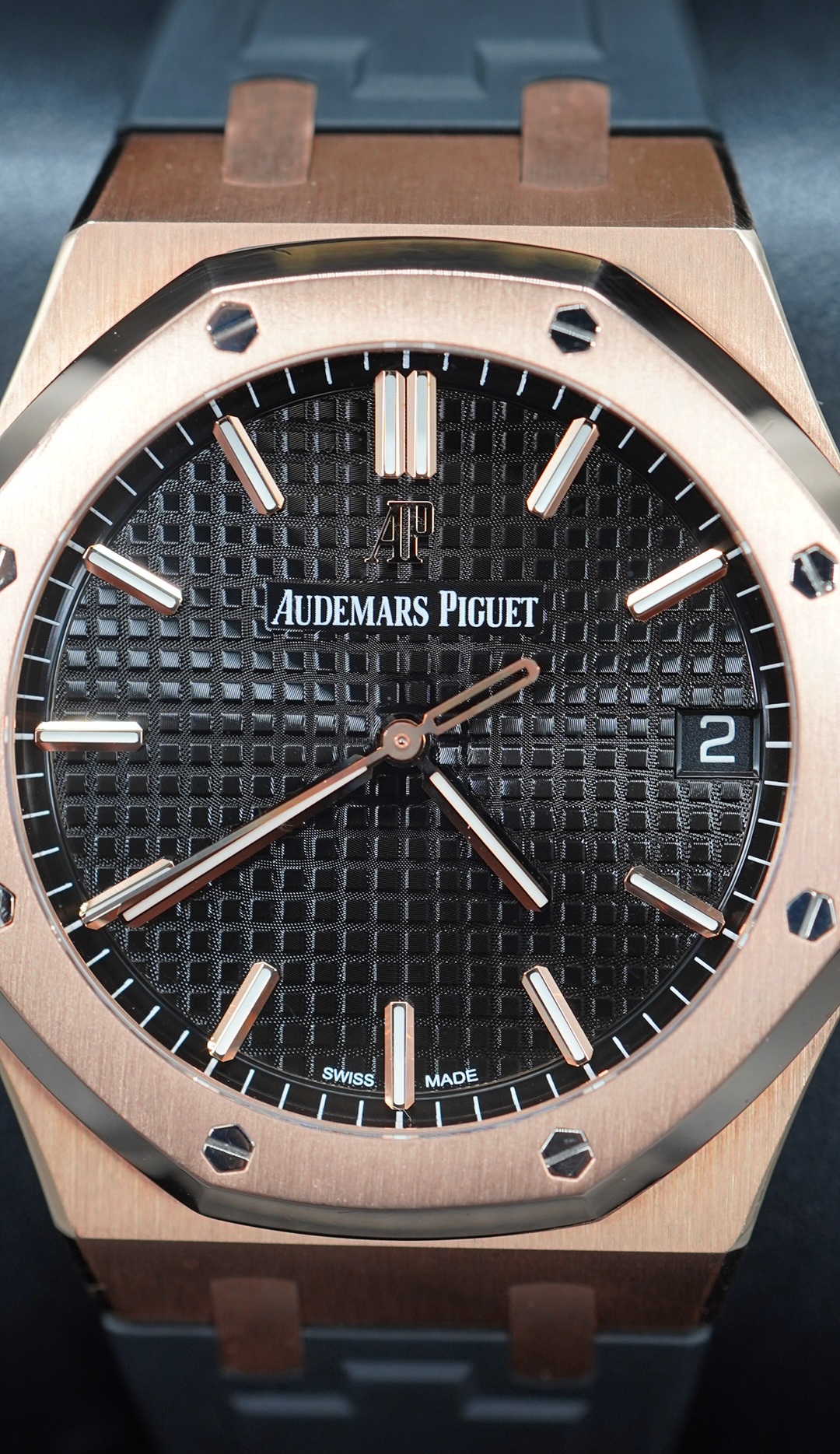 Audemars Piguet Royal Oak 15500OR - Image 2