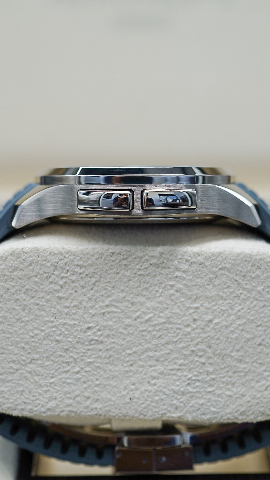 Patek Philippe Aquanaut Travel Time 5164G - Image 8